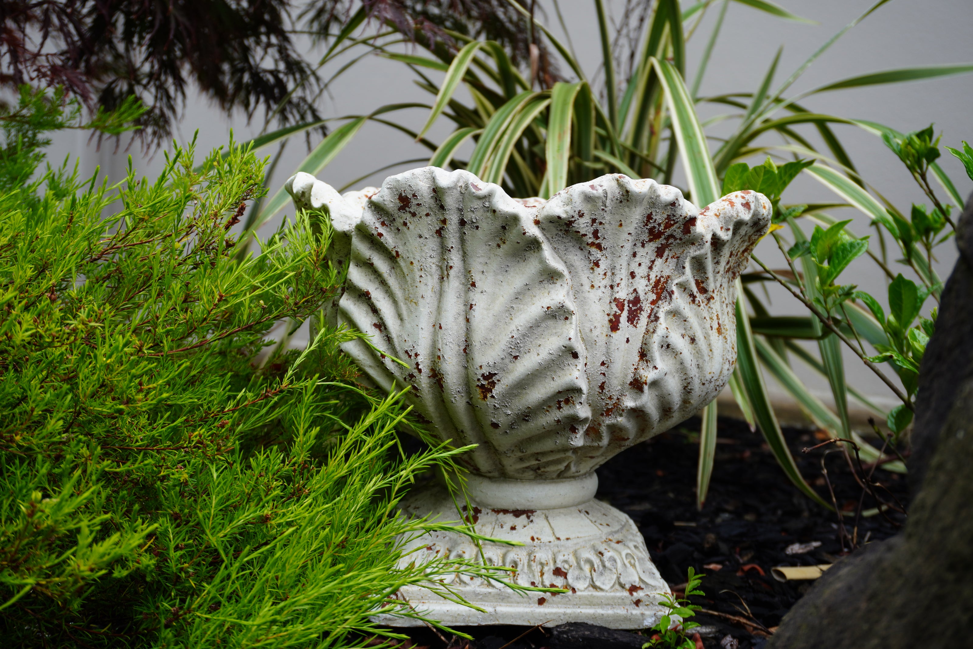 aged leaf urn