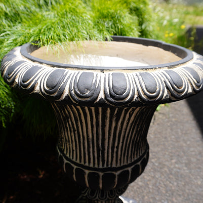 Black Regal Medici Urn