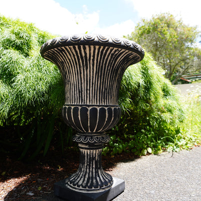 Black Regal Medici Urn