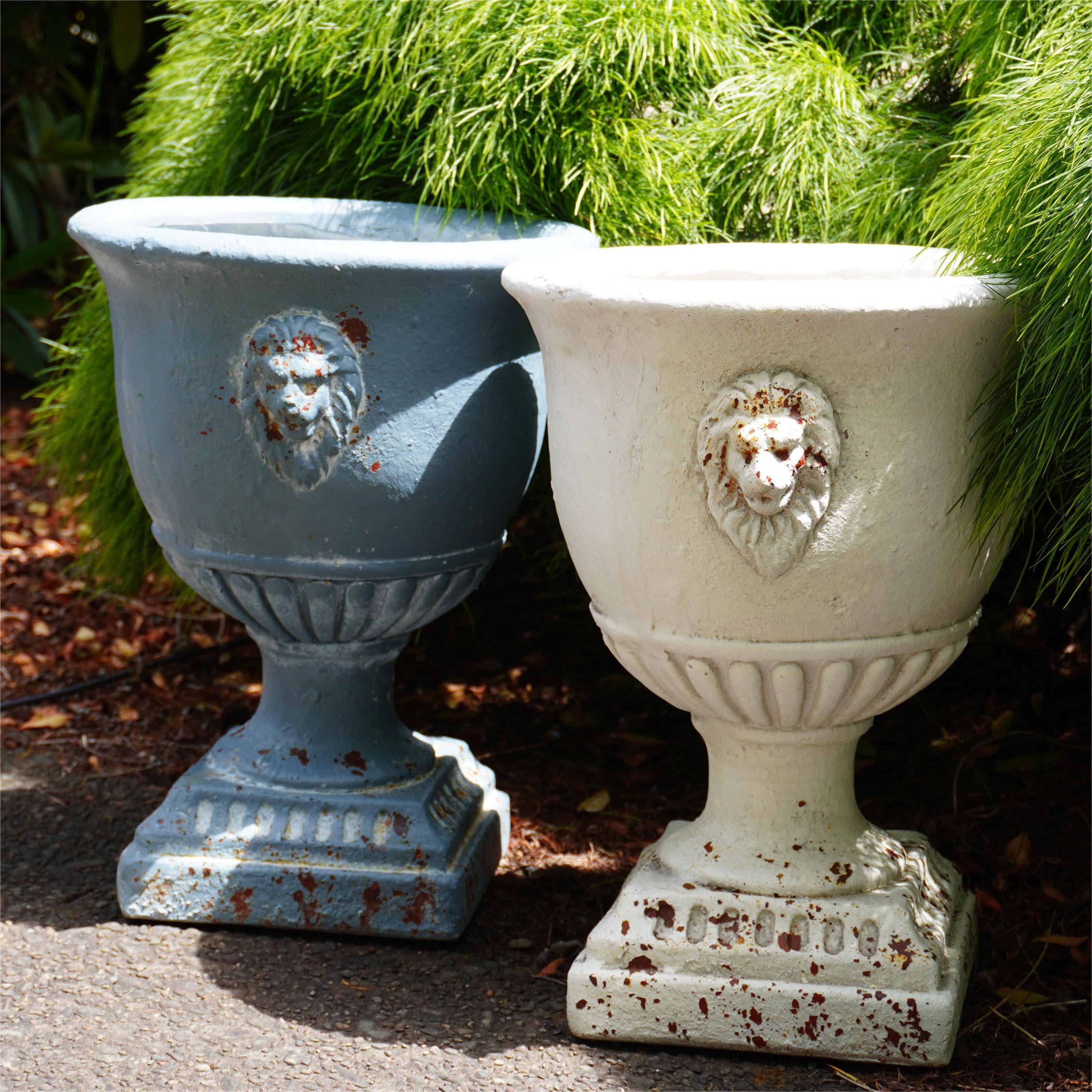Lion Crest Medici Urn