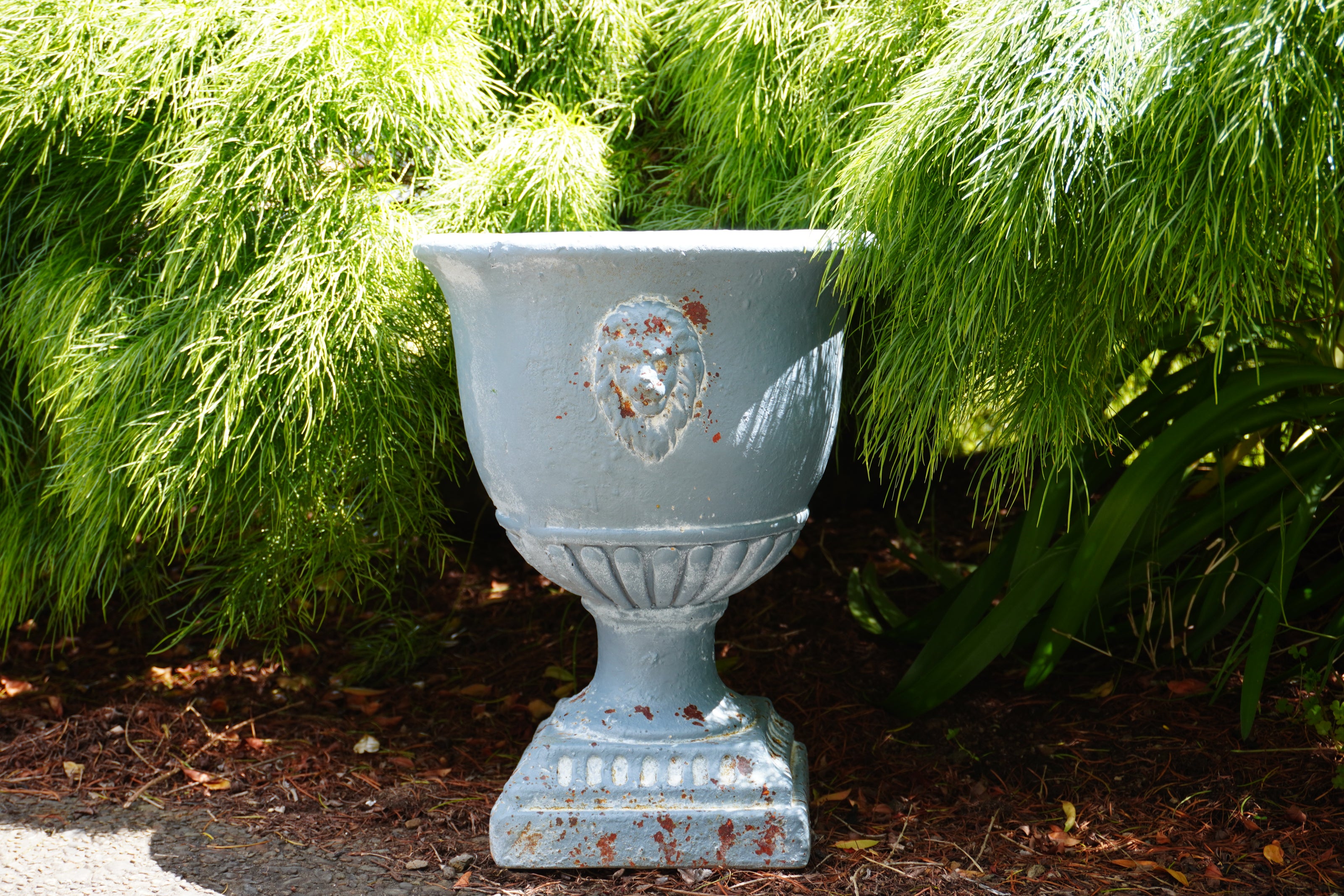 Lion Crest Medici Urn