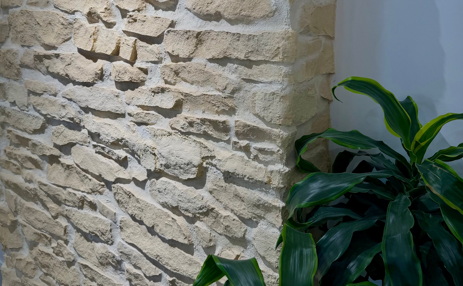 RUBBLE STONE EXTERNAL CORNER FIREPLACE